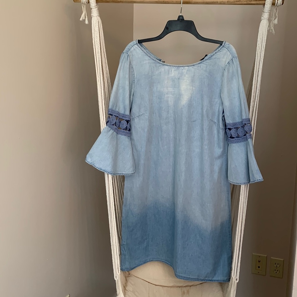 ๐ซ a.n.a- Size 10- light Blue Jean Ombrรฉ dreas